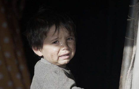 Un niño de Idlib llorando