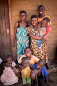 Chisomo Lamiyoni con su familia